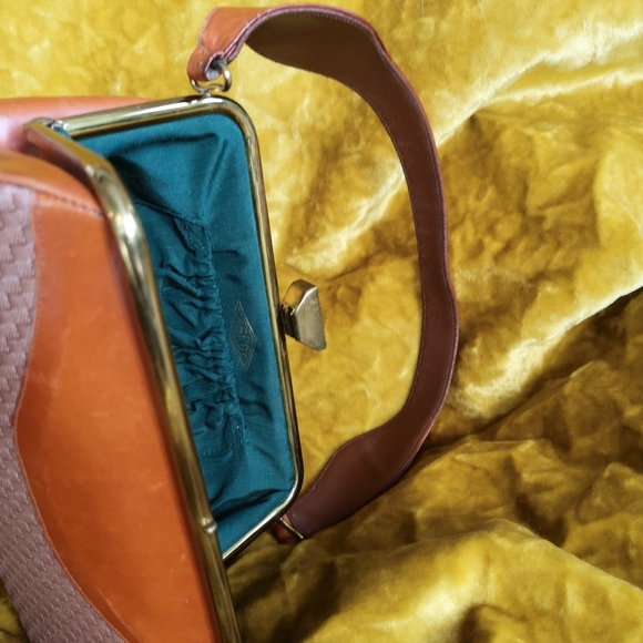 Vintage Luxury Ascot Leather Handbag - Picture 5 of 10